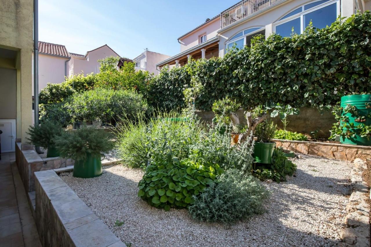 Apartmani Filipic Bol Exterior photo