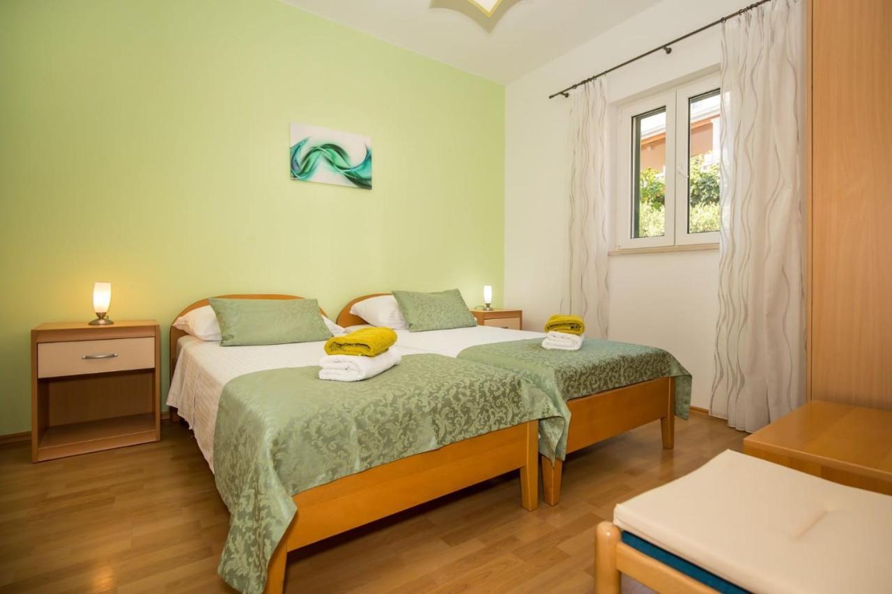 Apartmani Filipic Bol Exterior photo