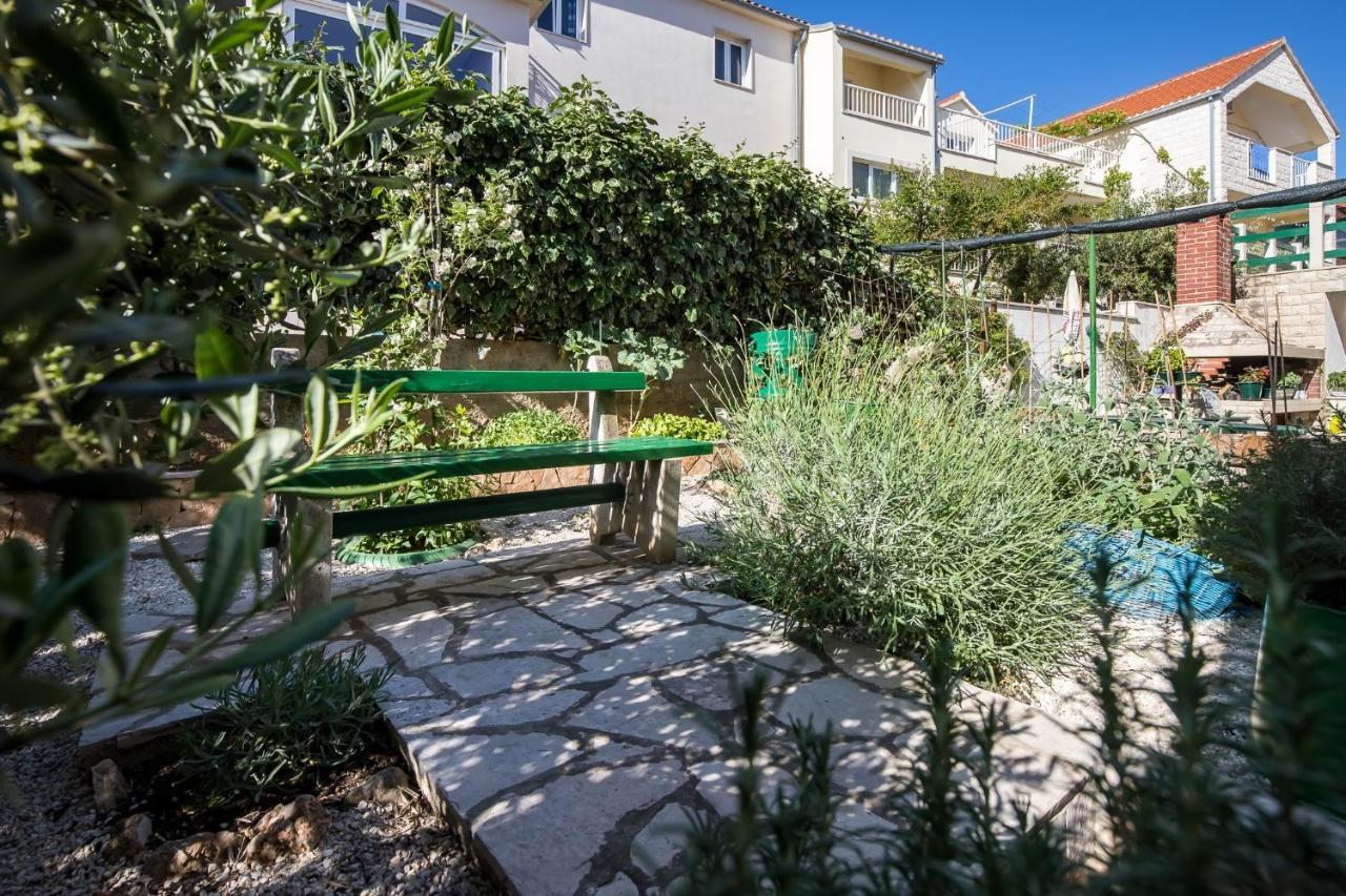 Apartmani Filipic Bol Exterior photo