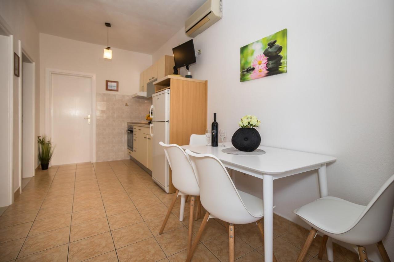 Apartmani Filipic Bol Exterior photo