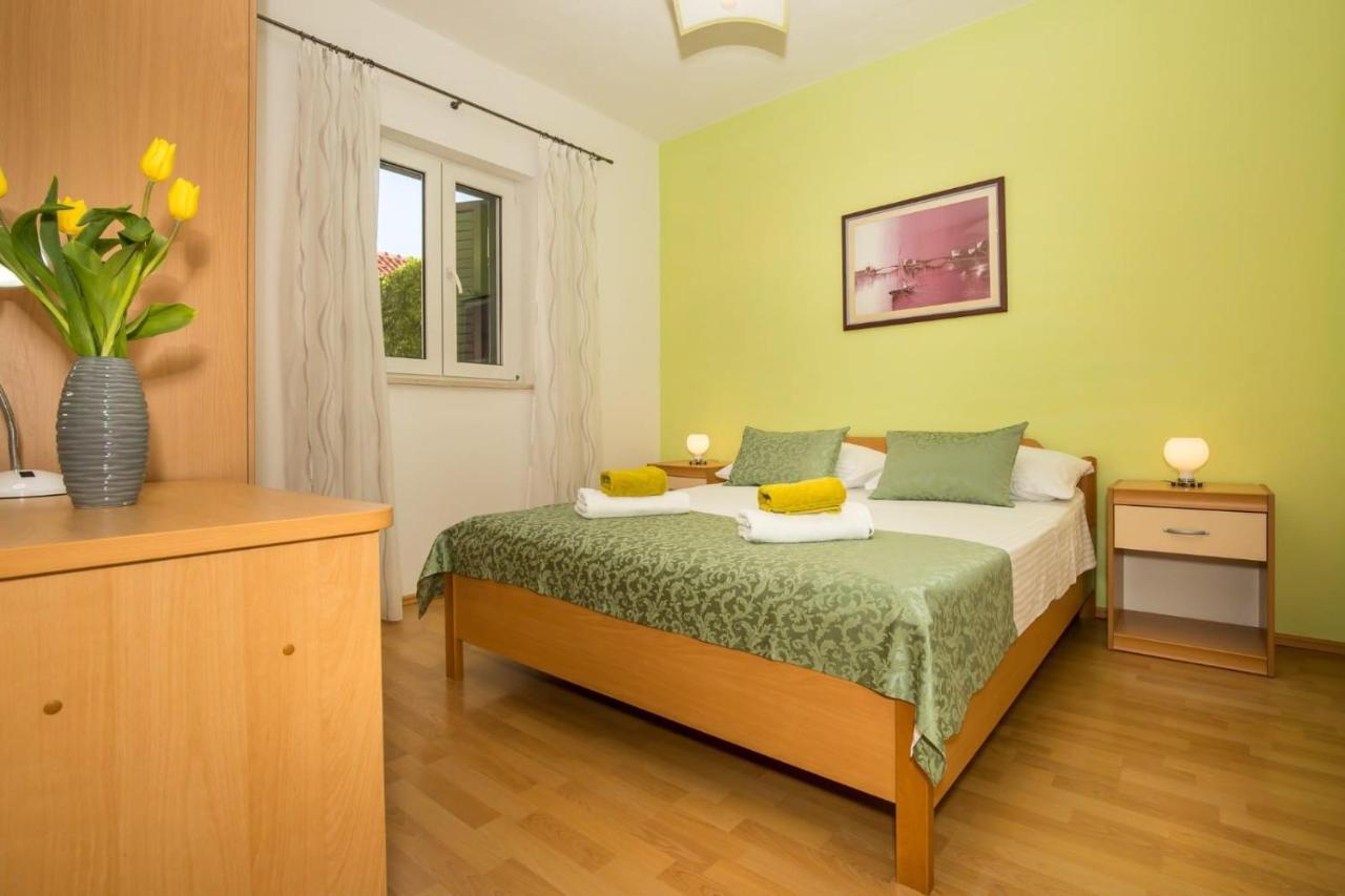 Apartmani Filipic Bol Exterior photo