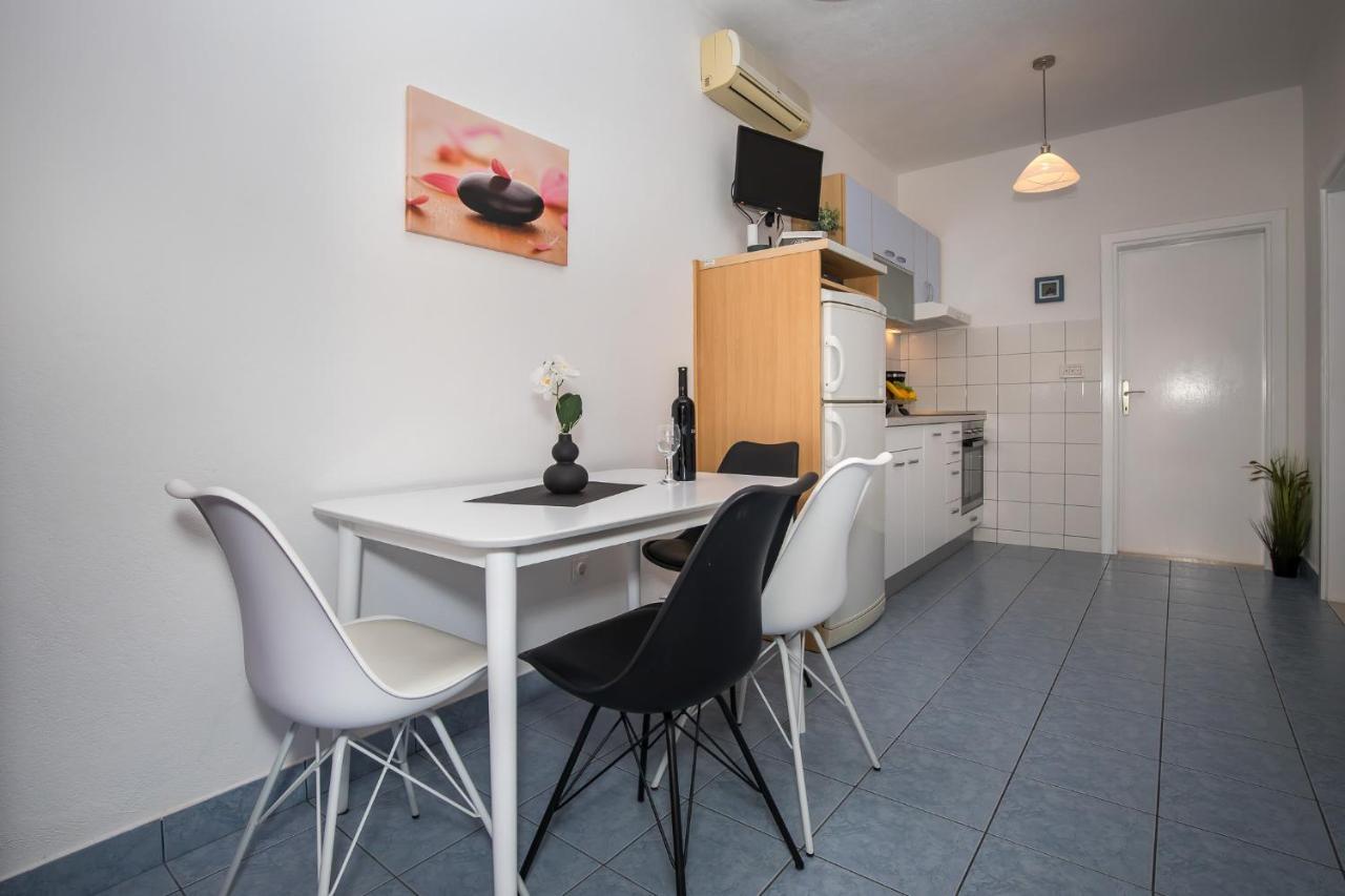 Apartmani Filipic Bol Exterior photo