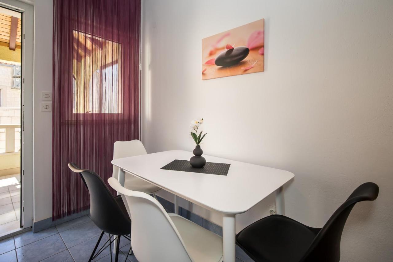 Apartmani Filipic Bol Exterior photo