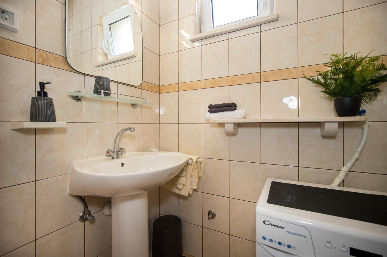 Apartmani Filipic Bol Exterior photo