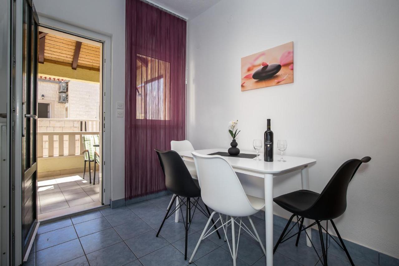 Apartmani Filipic Bol Exterior photo